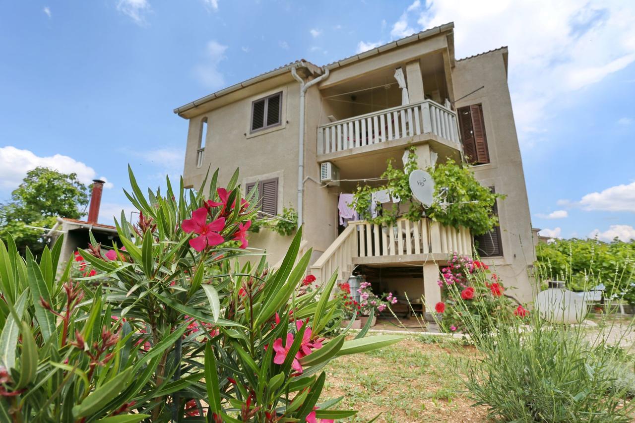 Apartment Sea And Mountain With Pool Novigrad  ภายนอก รูปภาพ
